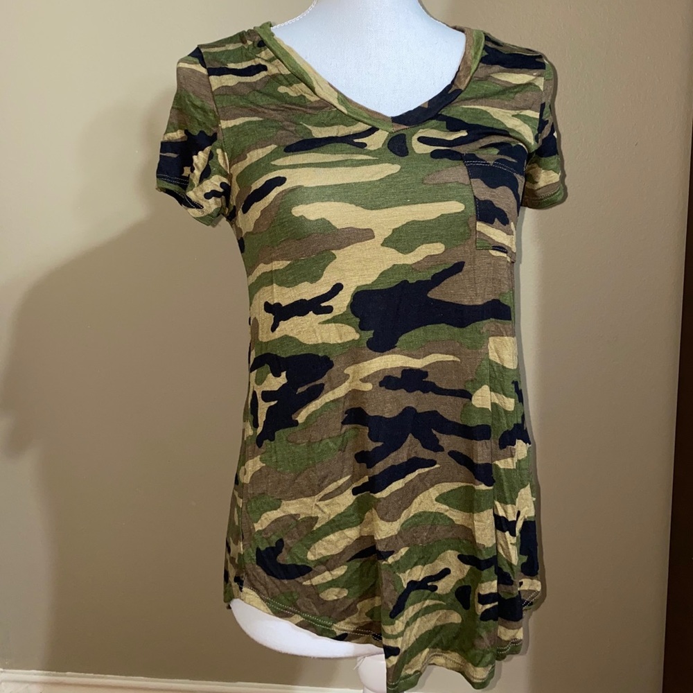 Women’s cut Camo Tee brand new!